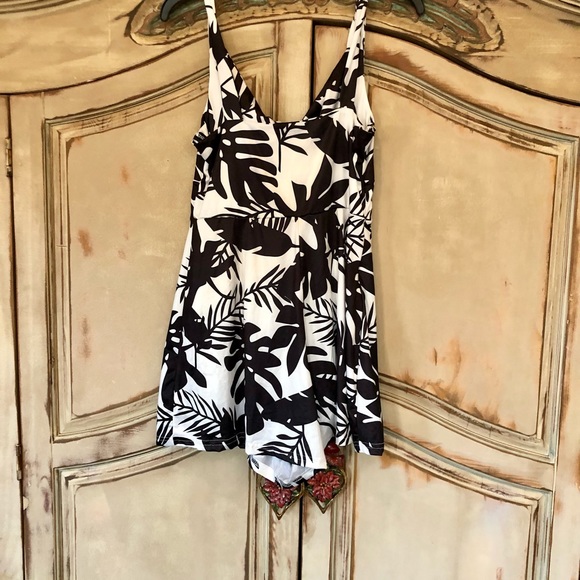 NWOT Black & White Short Romper Maui Satin Medium - Picture 2 of 12